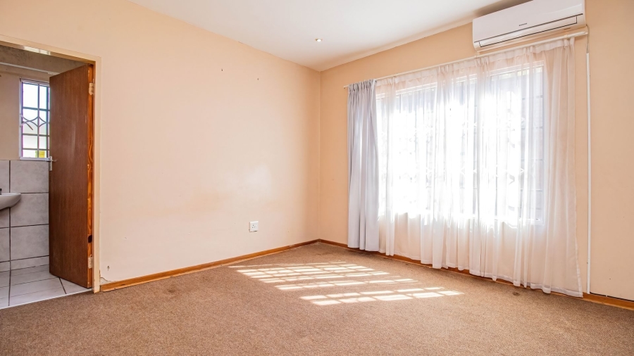 3 Bedroom Property for Sale in Azalea Park North West